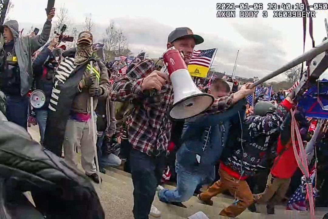 California Man Nets 6.5-Year Federal Prison Sentence for Assaulting Police on Jan. 6