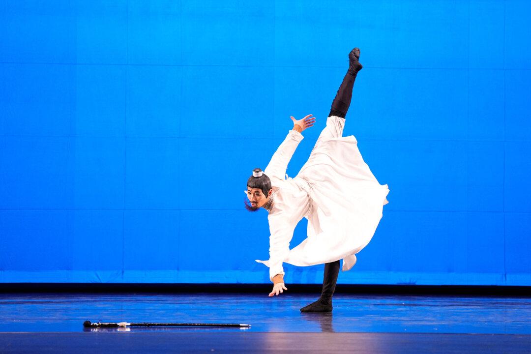 Shen Yun Dancer Displays Lost Technique in NTD Competition