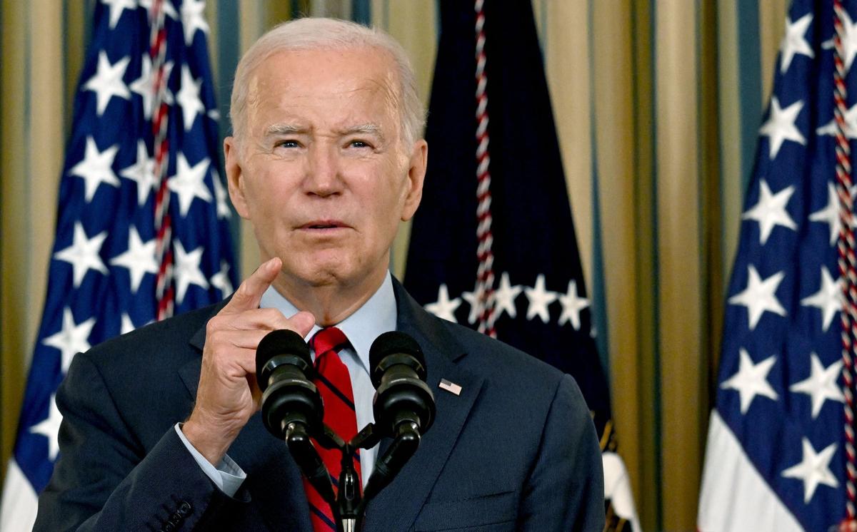 Democrats Search for Alternatives to Biden Over Concerns About Age