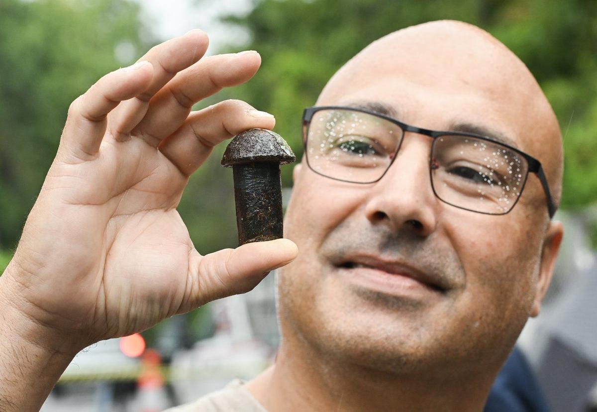 Montrealers Line up for Souvenir Rivets From Old Champlain Bridge