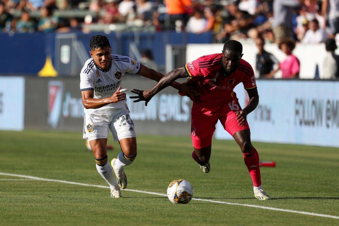 Galaxy Storm Back to Draw With St. Louis After Red Card