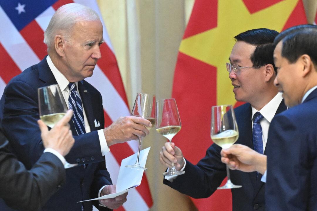 Biden Says China Lacks Capacity to Invade Taiwan Amid Economic Woes