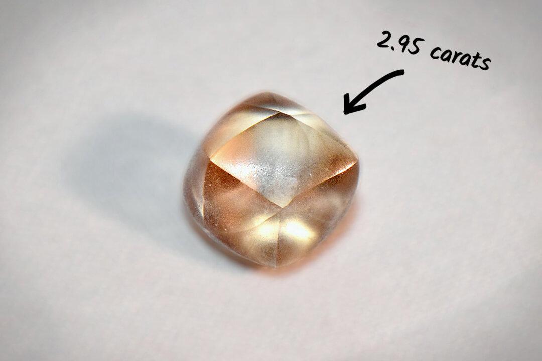 7-Year-Old Girl Finds 2.95-Carat Sparkling Diamond in the Dirt at Arkansas State Park on Her Birthday