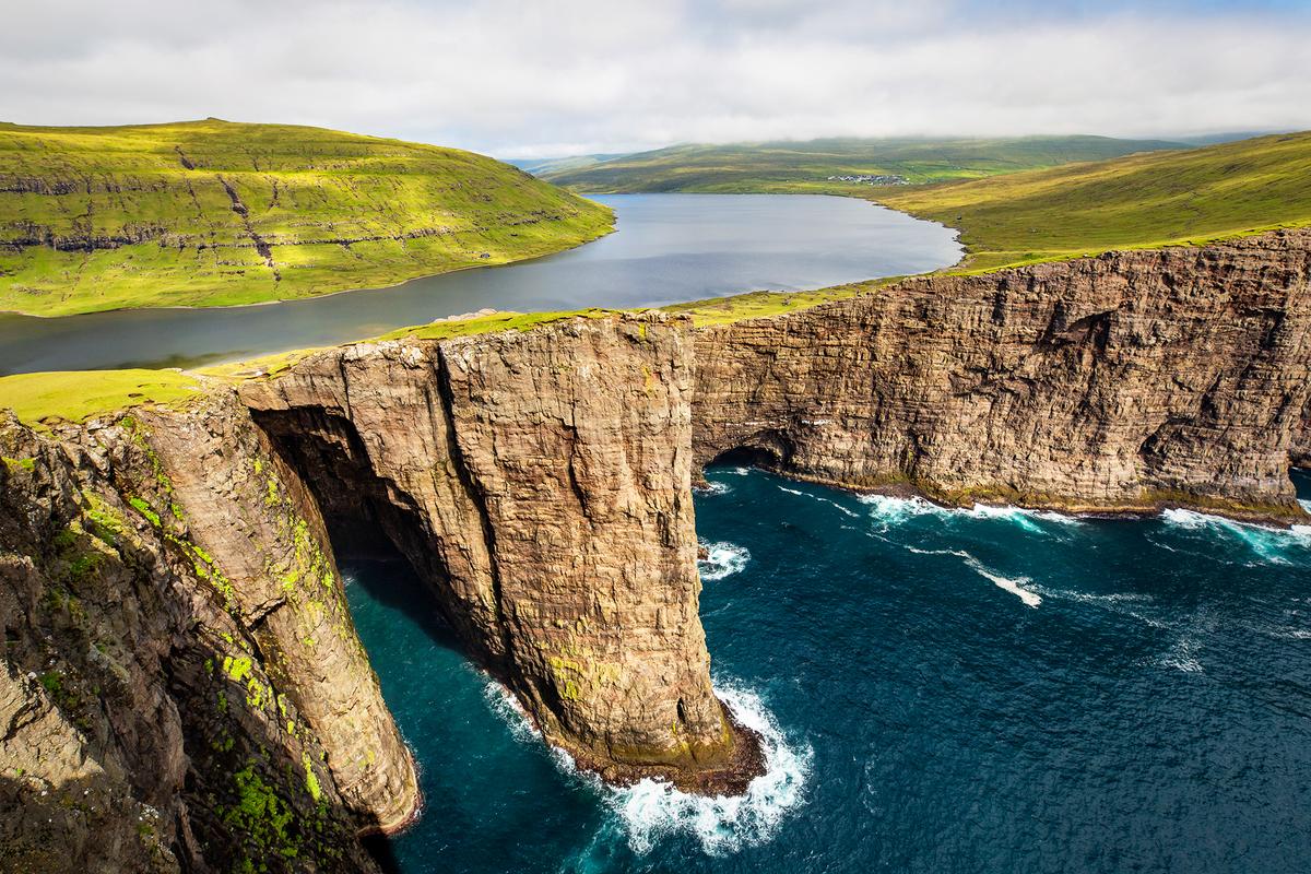 Lake Sørvágsvatn Hangs Over the Ocean, and is One of Nature’s Most Incredible Optical Illusions