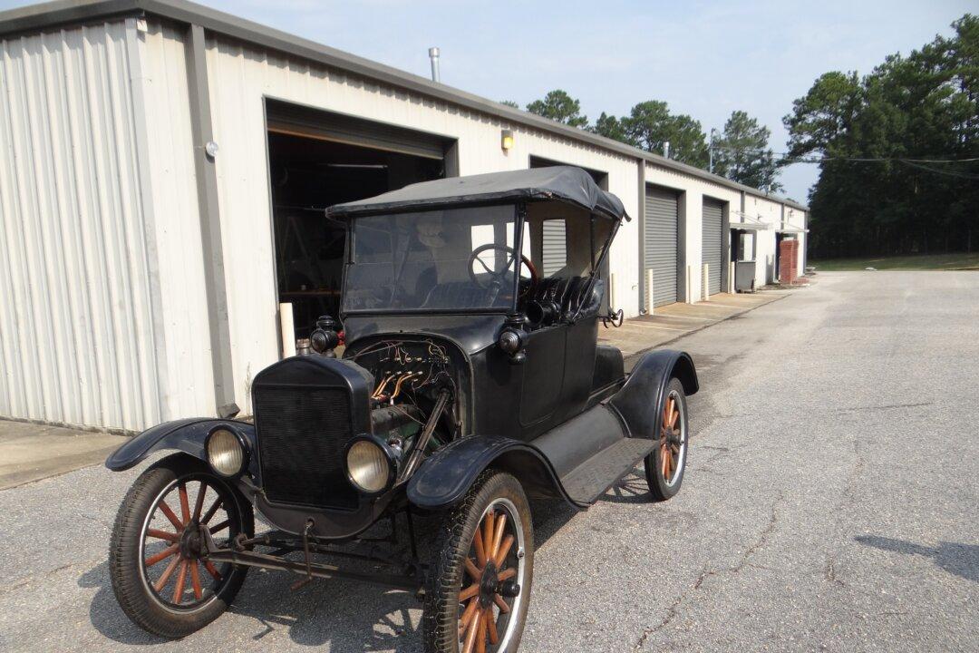 Model Teacher: This Alabama Educator Uses a 1923 Model T Ford as a Teaching Tool