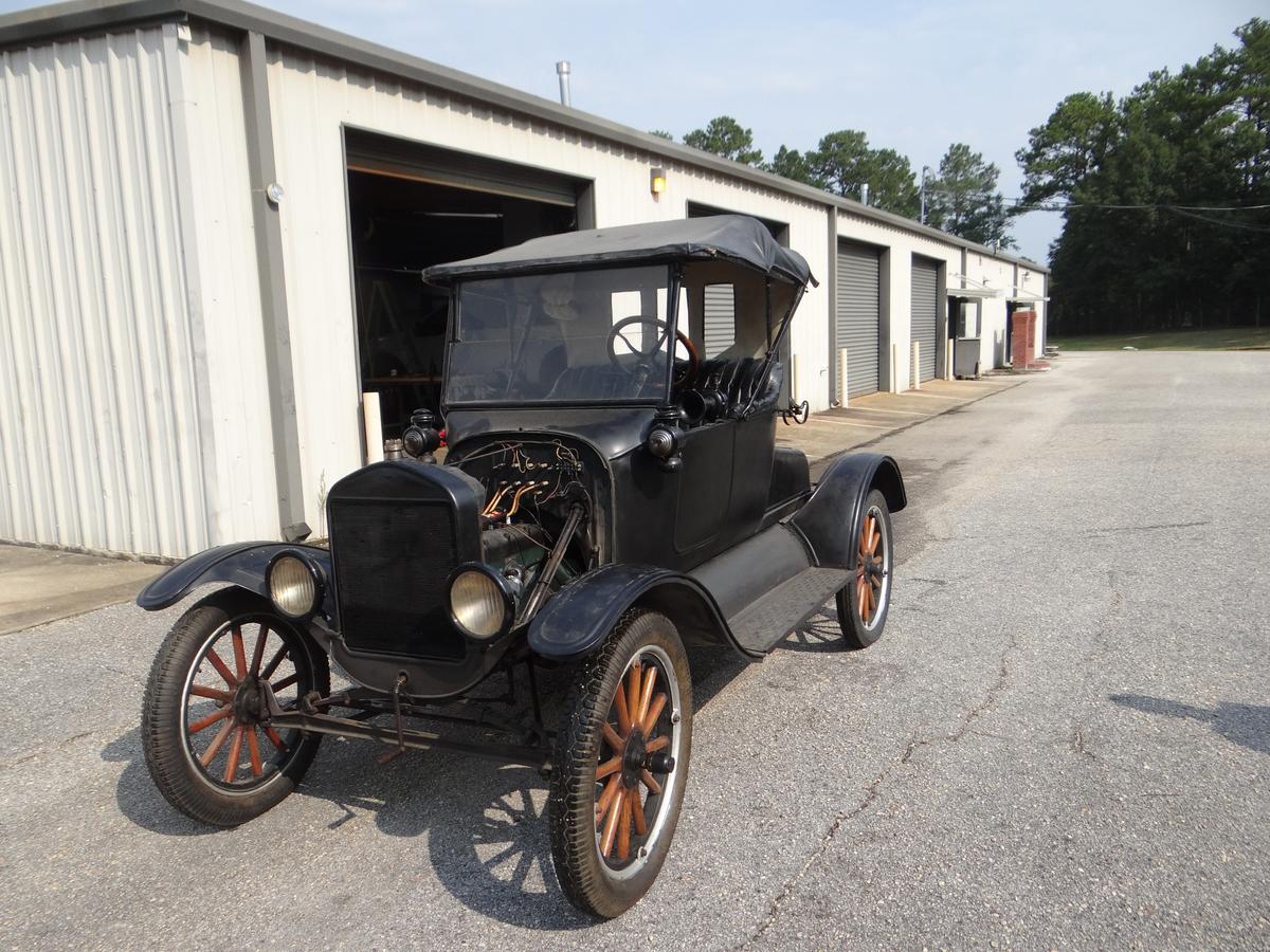 Model Teacher: This Alabama Educator Uses a 1923 Model T Ford as a Teaching Tool