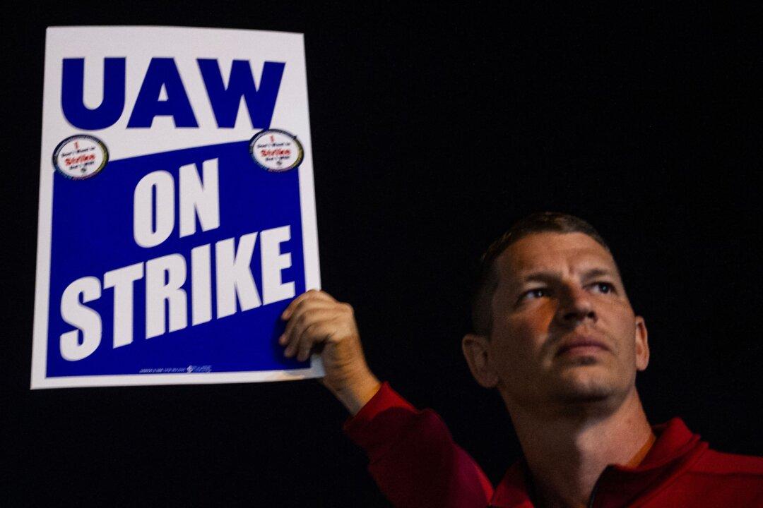 Big 3 Automakers Start Worker Furloughs as UAW Strike Hits 6th Day