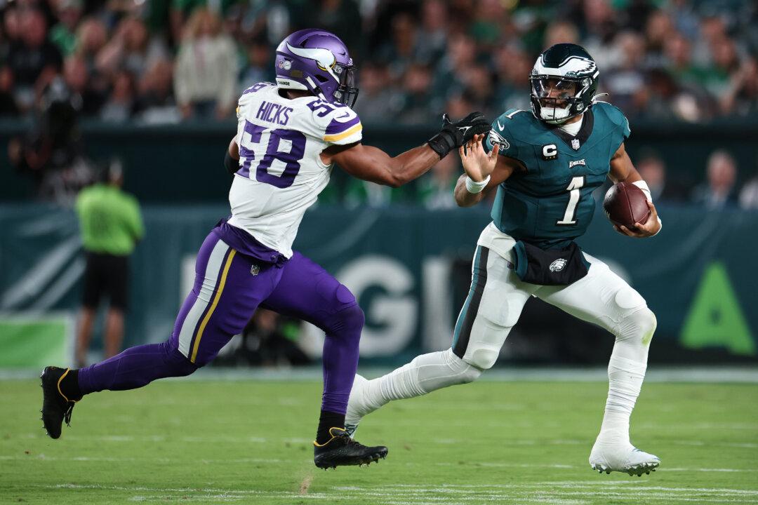 Jalen Hurts Runs for 2 TDs, Throws for a Score; Eagles Hold Off Fumble-Prone Vikings 34–28