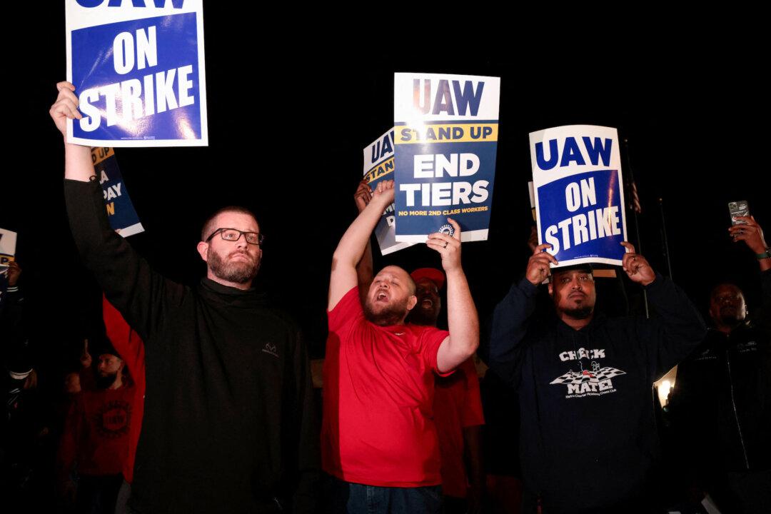 Political Blame-Game Erupts as UAW Strike Threatens to Paralyze Auto Industry