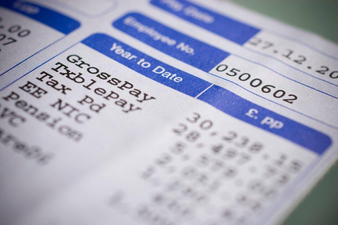 Real Wages Grow for the 1st Time in Almost 2 Years Amid Easing Inflation