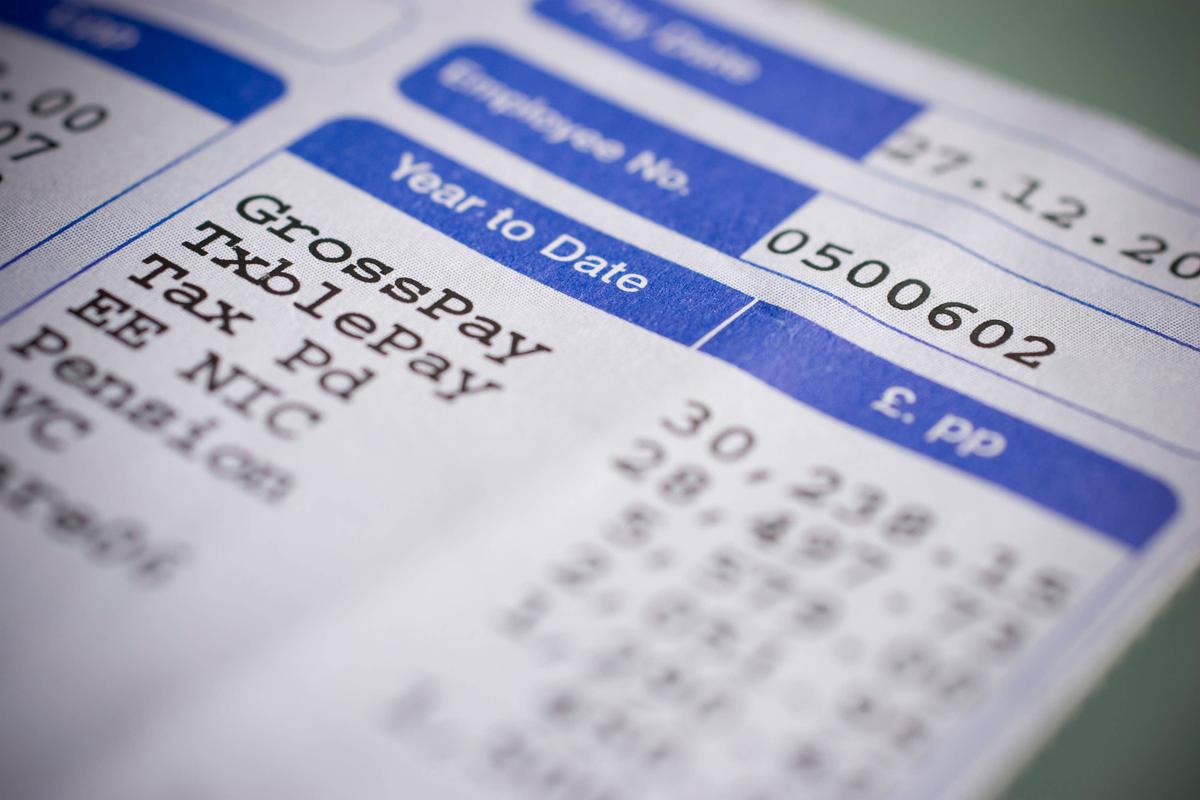 Real Wages Grow for the 1st Time in Almost 2 Years Amid Easing Inflation