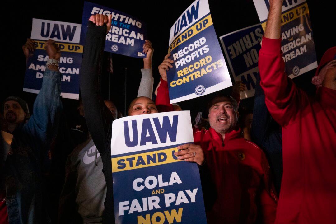 UAW, Ford Reach Tentative Agreement; Biden Applauds ‘Hard Fought’ Contract
