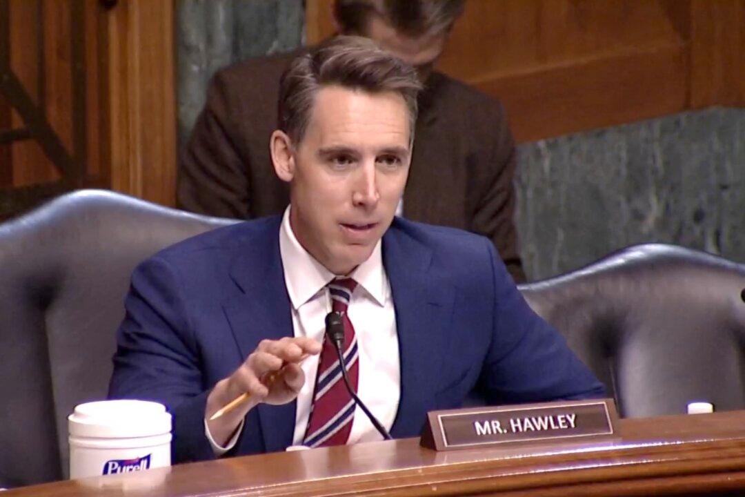 Hawley Proposes Bill to Allow States to Enforce Federal Immigration Laws