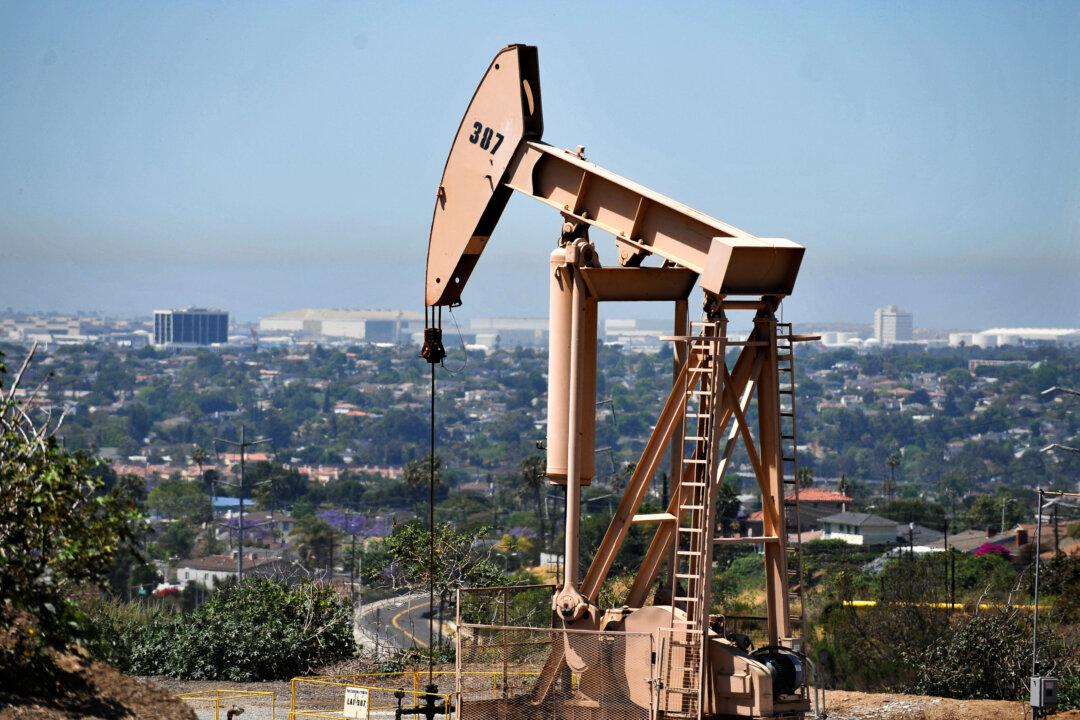 US Oil Production Hitting ‘All-Time High’ Is Result of Past Policies, Experts Say