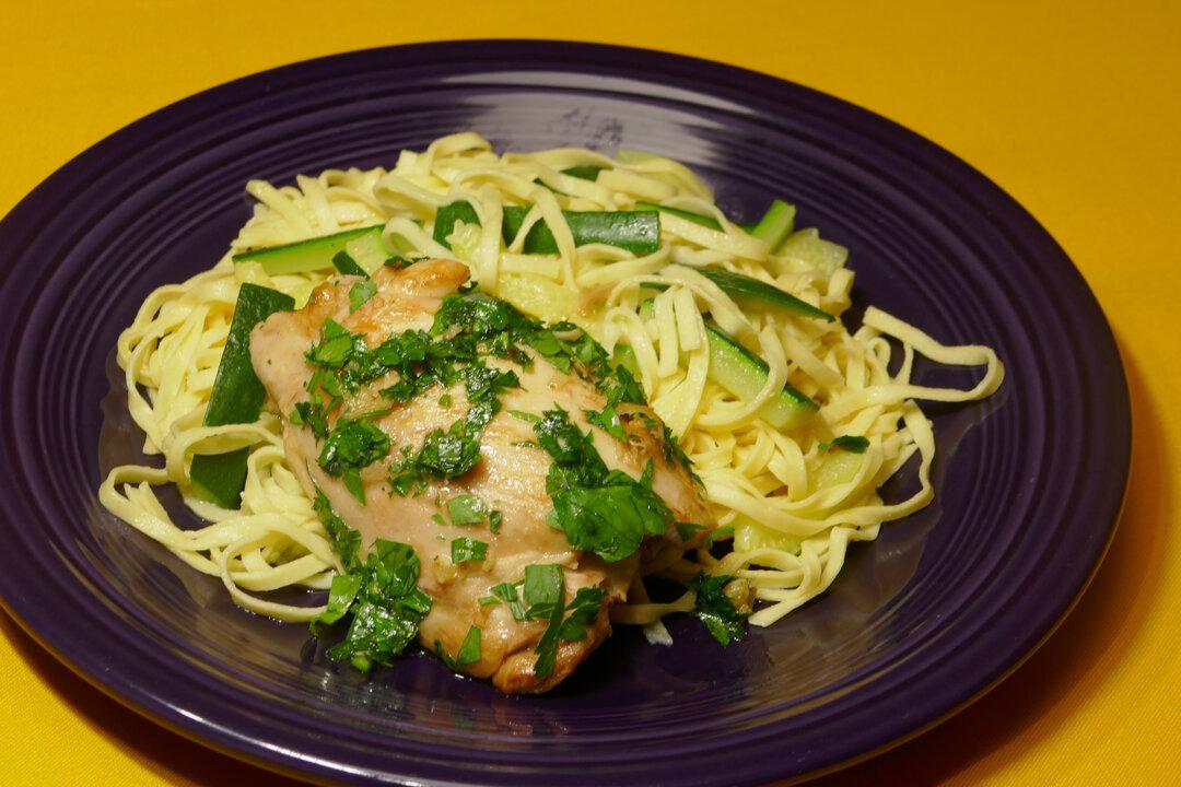 Scampi-Style Chicken and Linguine With Zucchini Full of Classic Italian Flavors