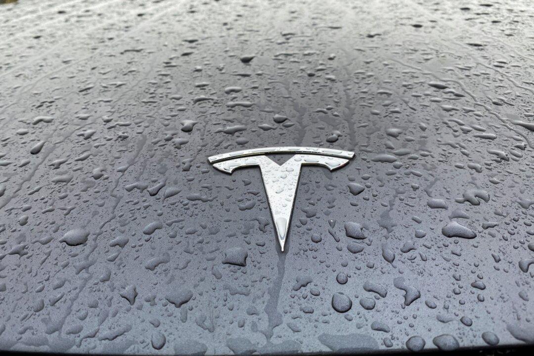 Lawyers Who Sued Tesla Board for Excess Pay Want $10,000 an Hour