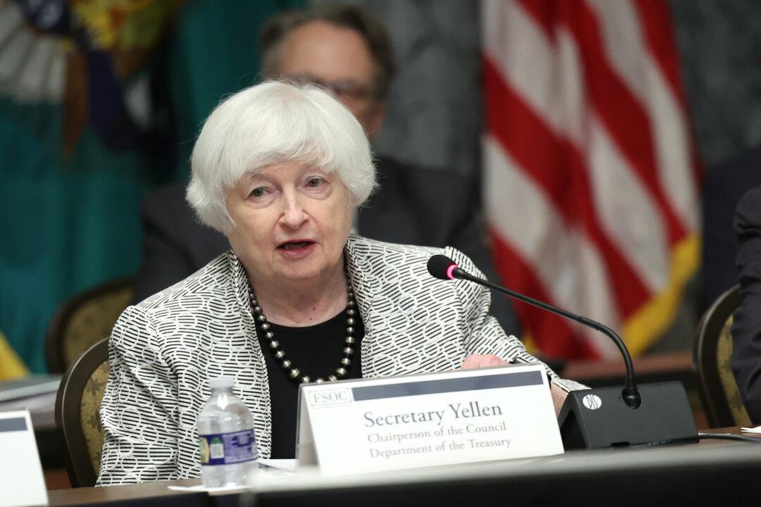 Budget Deficit Soars 23 Percent to $1.7 Trillion, Prompting Warnings