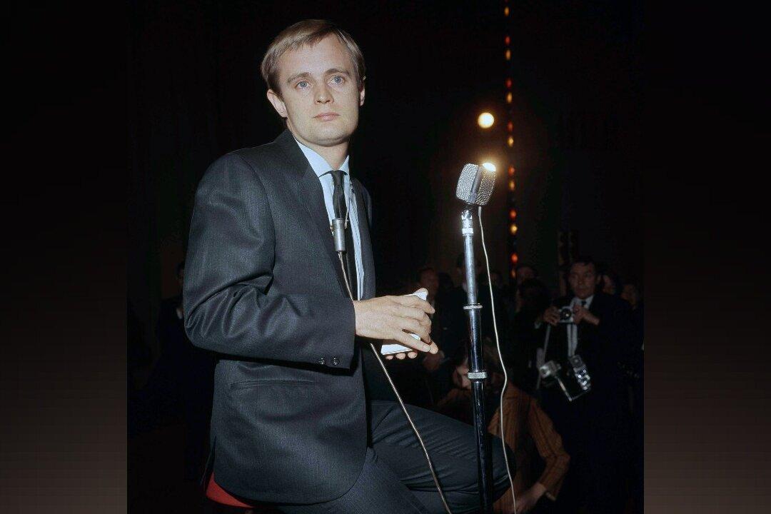 David McCallum, Star of Hit TV Series ‘The Man From U.N.C.L.E.’ and ‘NCIS,’ Dies at 90
