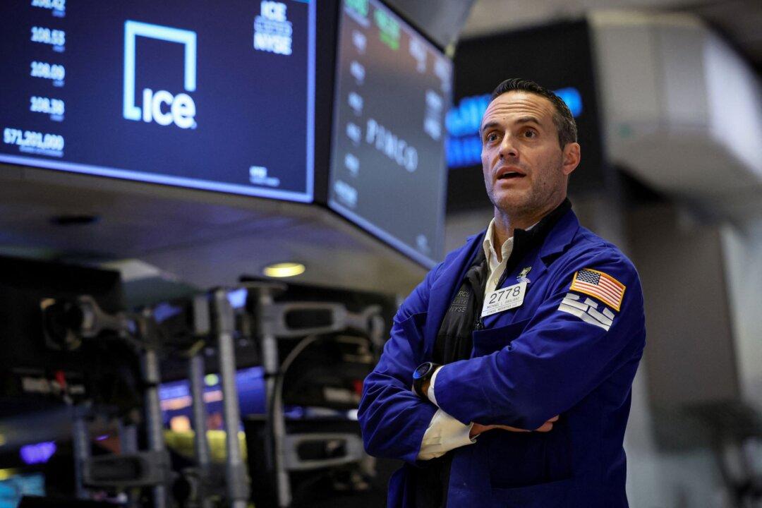 Wall Street Opens Higher on Bets of End to Fed’s Rate Hikes
