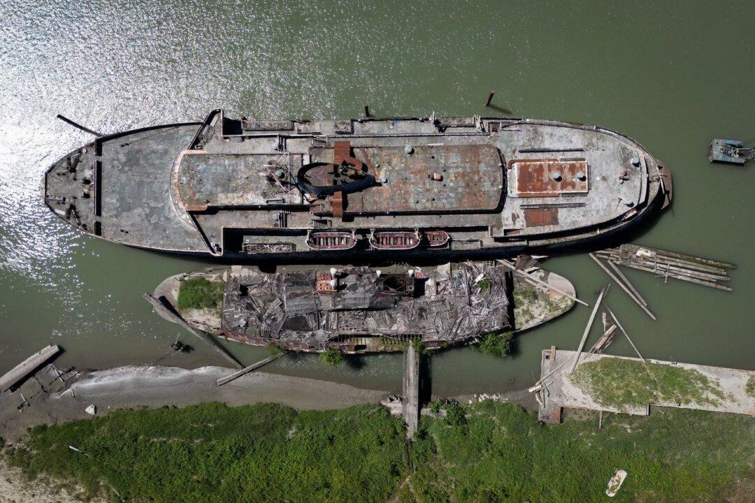 Hundreds of Derelict Vessels Removed From Canadian Waters, Coast Guard Says