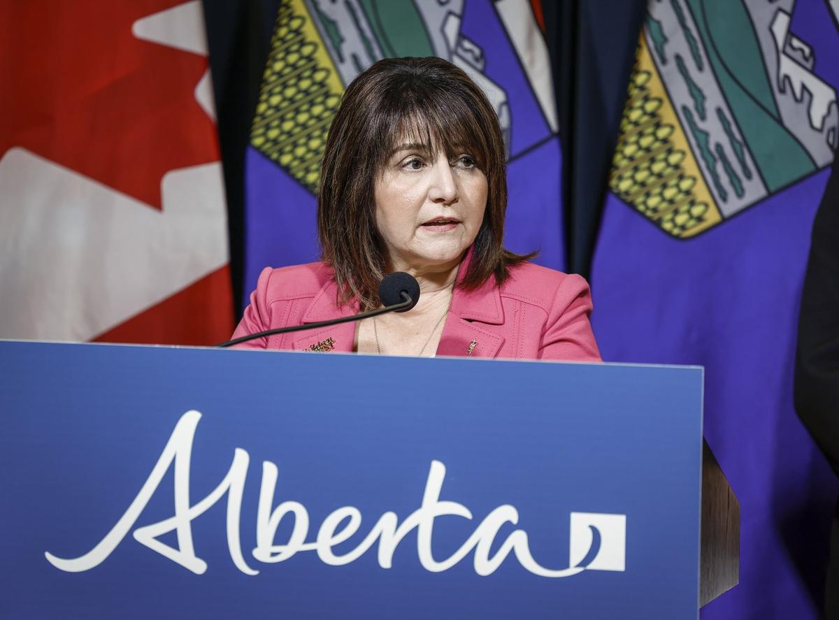 Alberta Government Will Consider COVID-19 Task Force Recommendations: Health Ministry