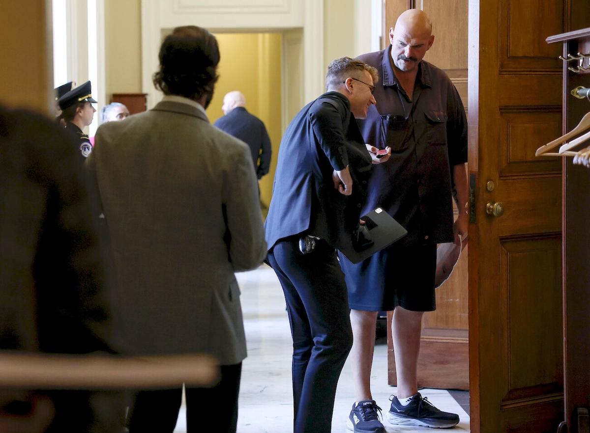 Senate Unanimously Passes New Formal Dress Code After Controversy