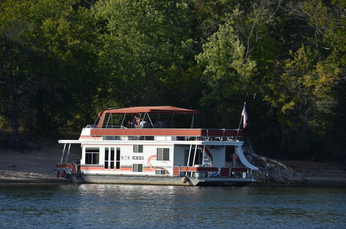 A Mississippi River Adventure: On Your Own Houseboat