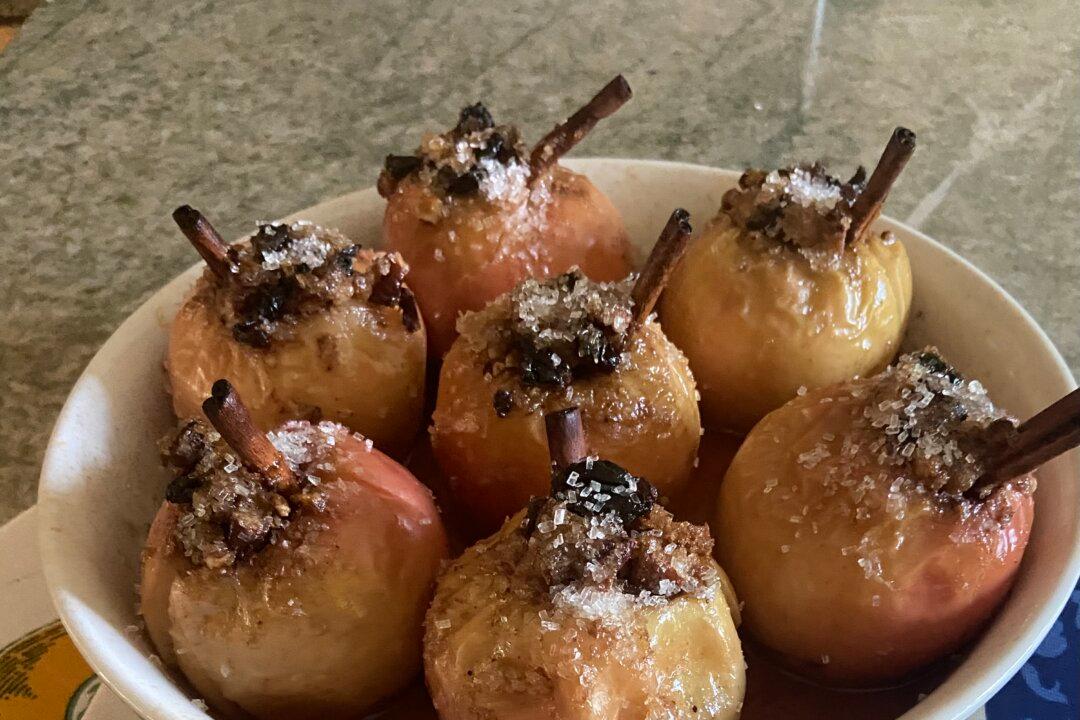 You’ll Fall for This Timeless Baked Apples Recipe