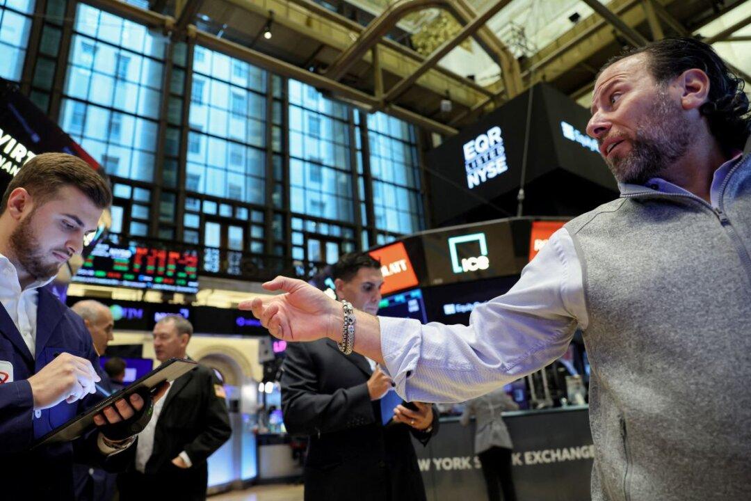 Recession Drums Beat Louder as Key Economic Indicator Falls for 18th Straight Month