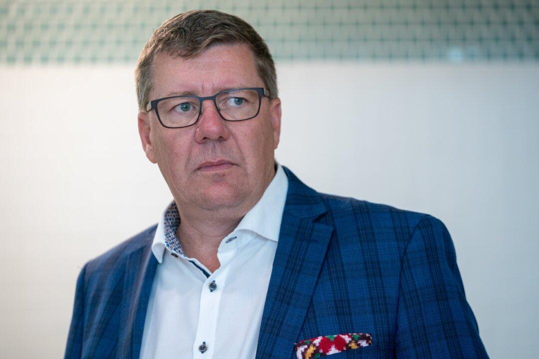 Sask. Premier Scott Moe Stands Behind Decision to Use Notwithstanding Clause for Pronoun Policy