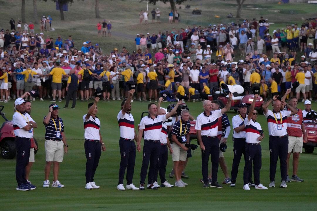 Hats Off to Cantlay as US Team Makes Playful Gesture Beside 18th Green | Live Updates