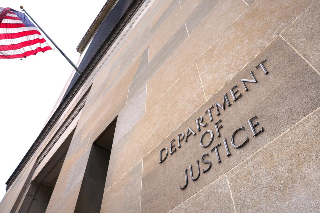 Former Congressional Investigator Says DOJ Urged Court Not to Notify Him About Subpoena