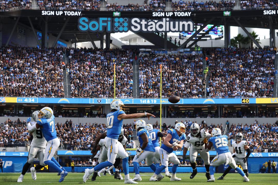 Justin Herbert’s 3 Touchdowns, Khalil Mack’s 6 Sacks Propel Chargers to 24–17 Win Over Raiders