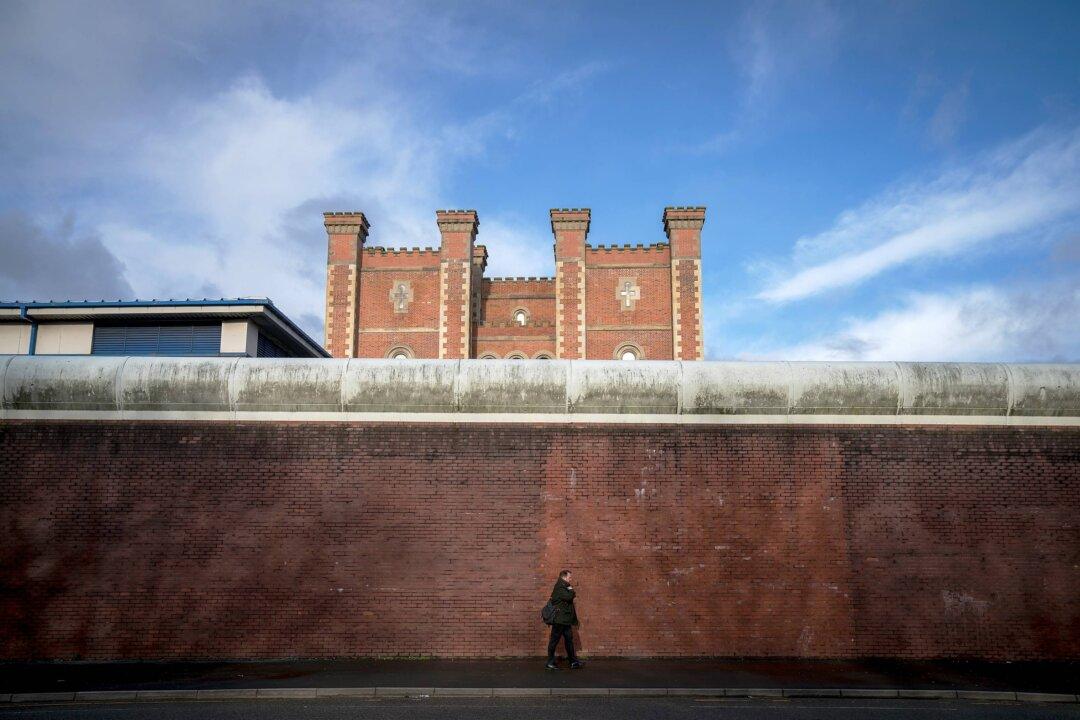 Almost 4,000 Foreign Criminals Waiting Over 5 Years to Be Deported