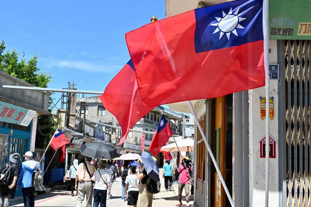 Choose Wisely When Learning Mandarin to Avoid CCP Influence, Experts Tell Britons