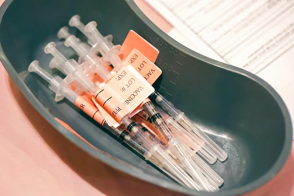 FDA Not Adding ‘Black Box’ Warning to COVID-19 Vaccines: Commissioner thumbnail