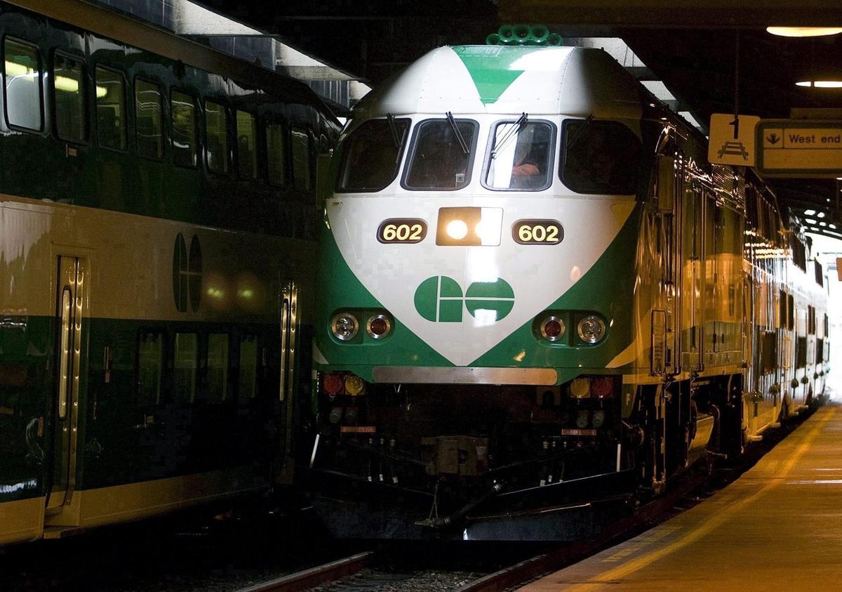 GO Transit Trains, UP Express Stopped at Stations Due to CN Rail System Failure