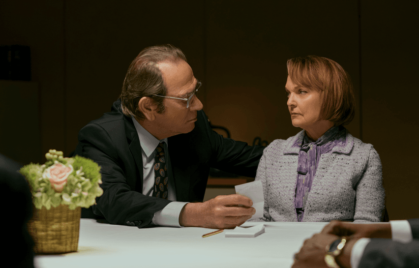 Jerry O'Keefe (Tommy Lee Jones) and his wife, Annette (Pamela Reed), look at the settlement amount they've been offered, in "The Burial." (Amazon Prime Video)