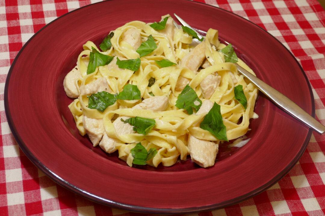 Chicken Alfredo an Easy Italian Dinner