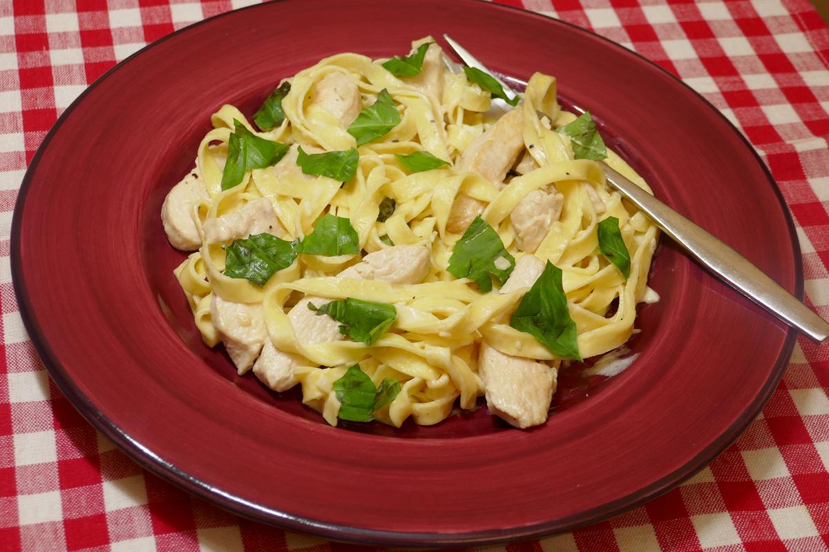 Chicken Alfredo an Easy Italian Dinner