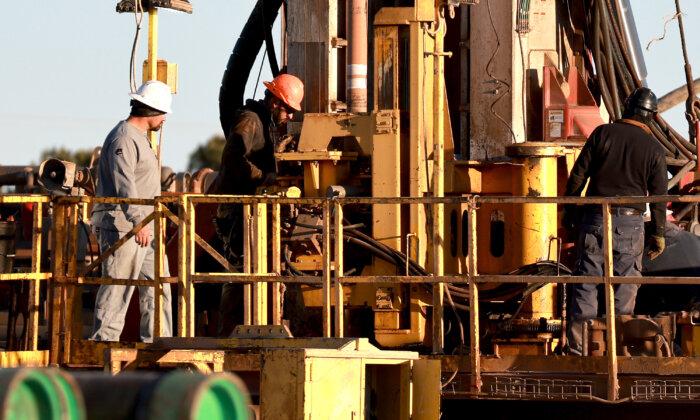 Oil Supply Fears Grow as US Drilling Activity Slows, OPEC to Keep Cuts Intact