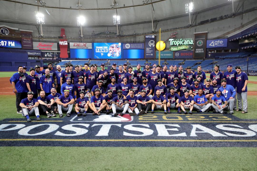 Rangers Beat Rays 7–1 for Wild Card Series Sweep Behind Garcia and Carter Home Runs