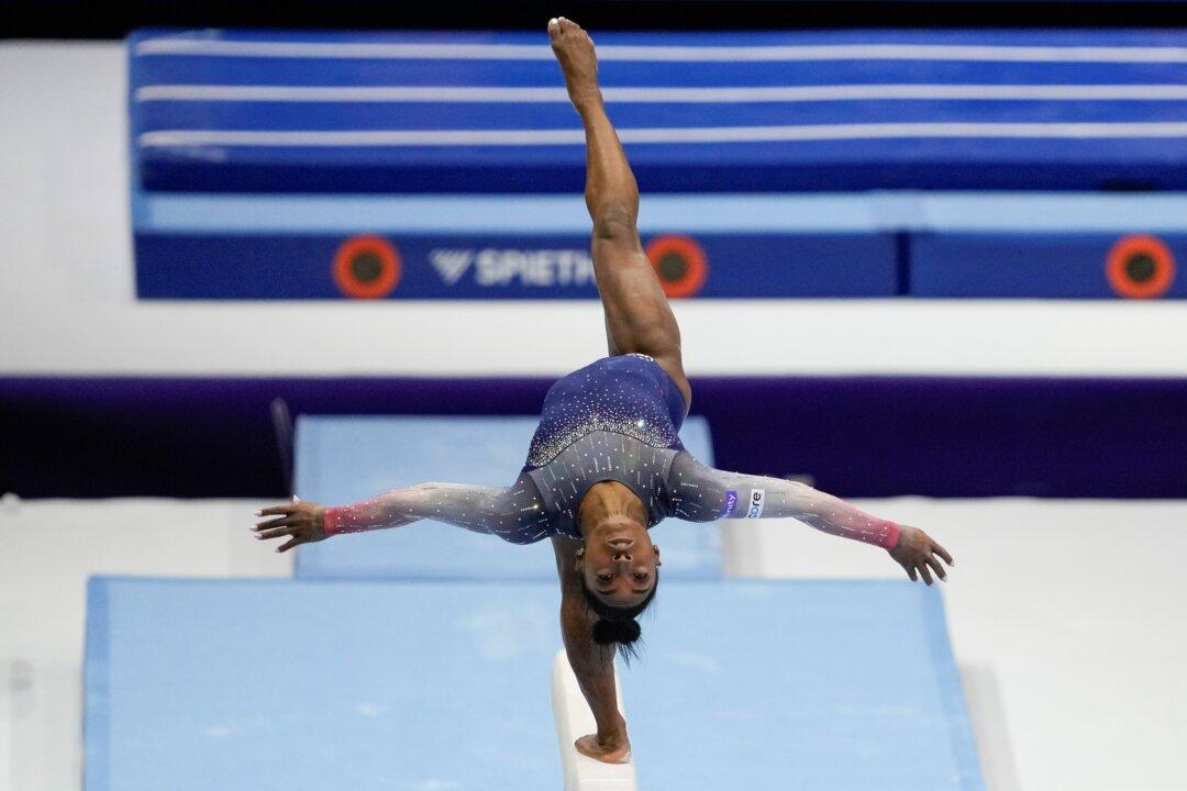 Simone Biles Leads US Women to Record 7th Straight Team Title at Gymnastics World Championships