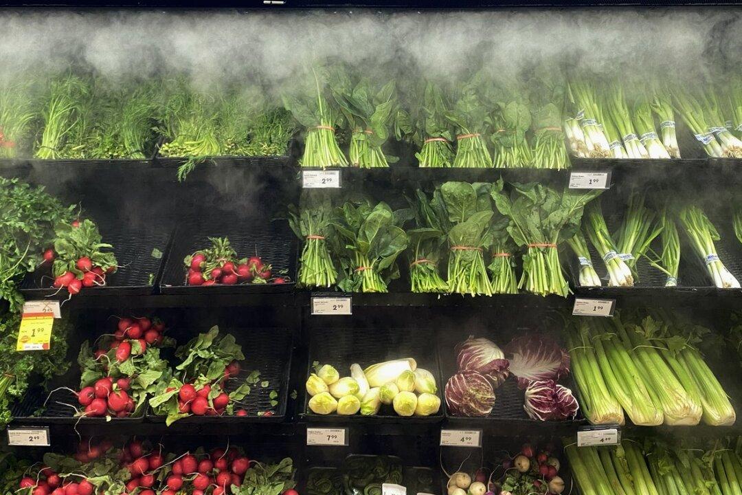 Champagne to Announce Initial Commitments From Grocers to Stabilize Prices Today