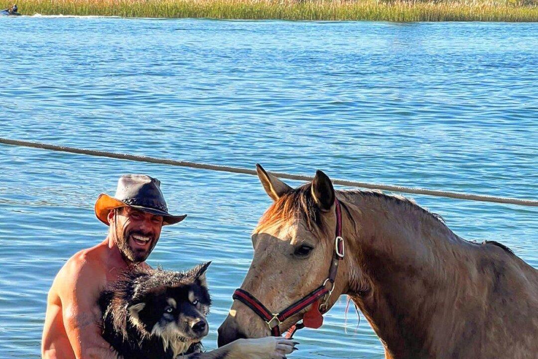 US Marine Veteran Inspires Hope and Breaks Records With Cross-Country Horse Trip