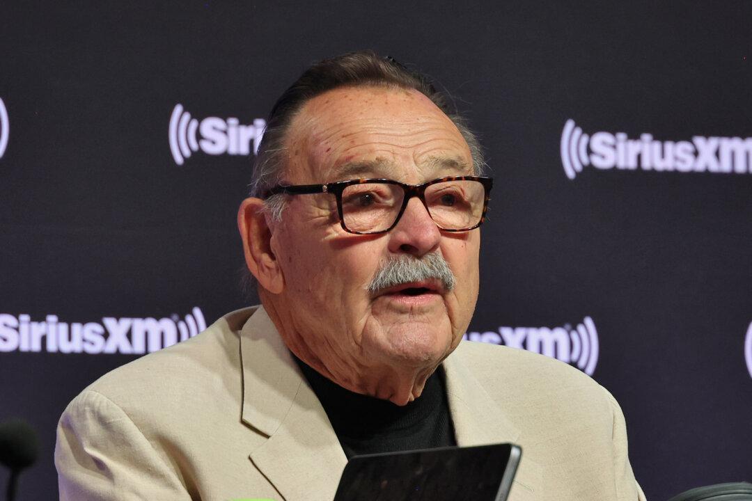 Dick Butkus, Fearsome Hall of Fame Chicago Bears Linebacker, Dies at 80