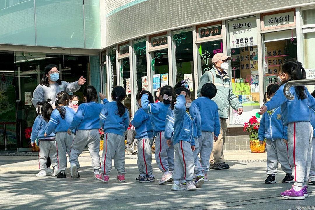 Hong Kong: Emigration of Young Families and Low Birthrate Resulting in the Closure of More Than 20 Kindergartens Each Year