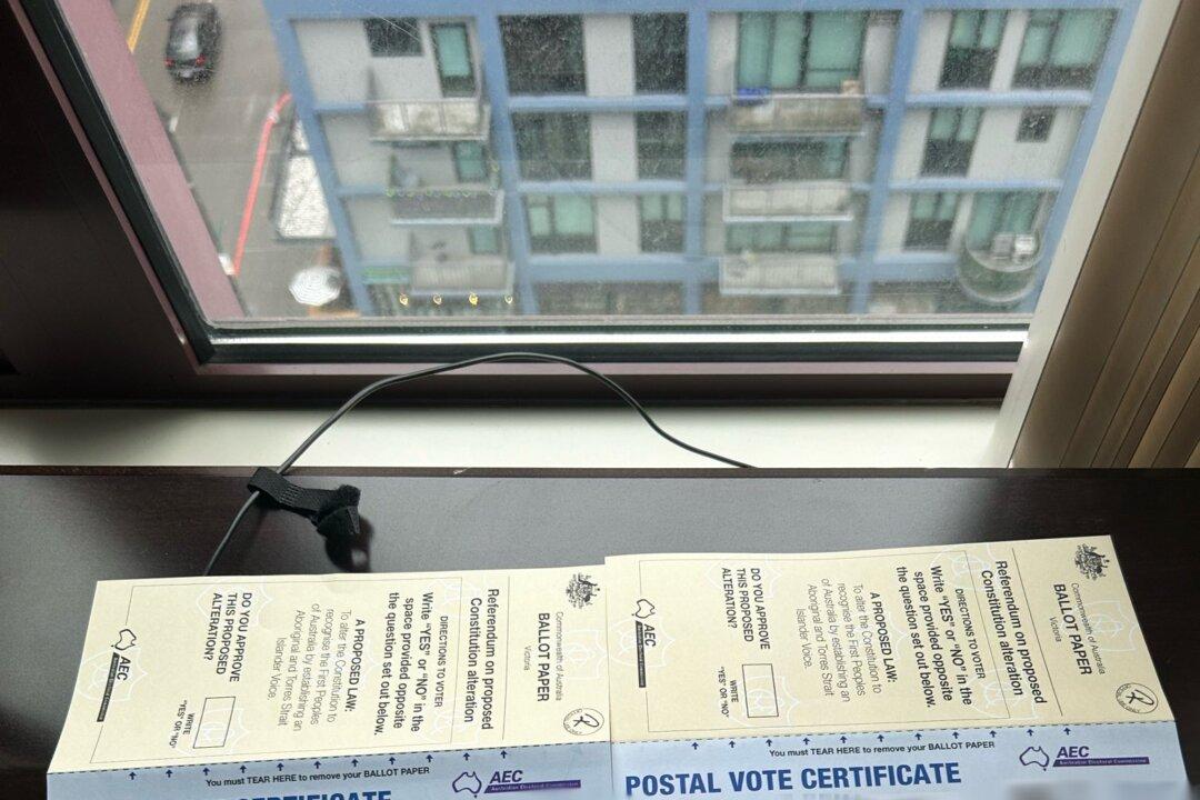 Australian Living in the US Receives Multiple Mail-In Votes for Upcoming Referendum