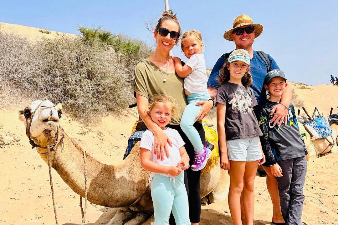 Couple With ‘Everything in Life’ Quit Jobs and Sell Everything to Travel the World With Their 4 Kids