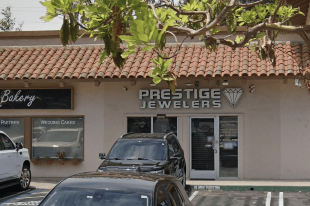 Manhattan Beach Jewelry Store Worker Shoots at Smash-and-Grab Robbers